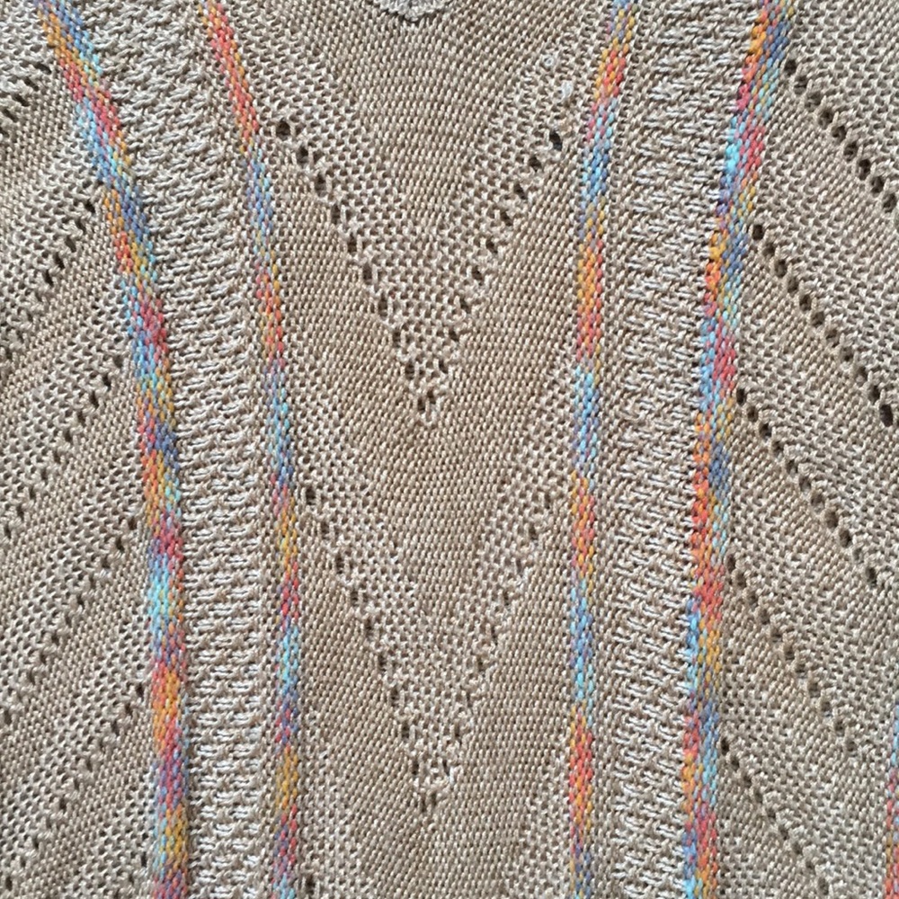 ❤️ on a hanger sweater size small